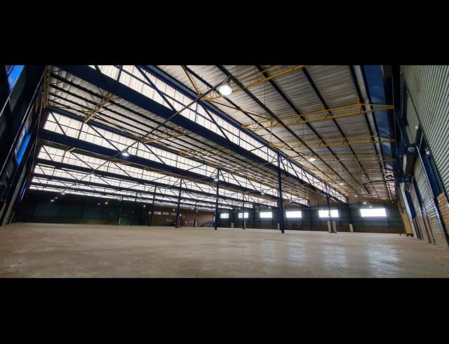 4,616M² WAREHOUSE TO LET IN CLAYVILLE